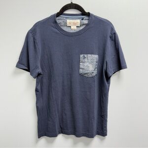 Penguin Shirt Mens Medium Blue Crew Neck Short Sleeve Pocket Tee Casual Logo